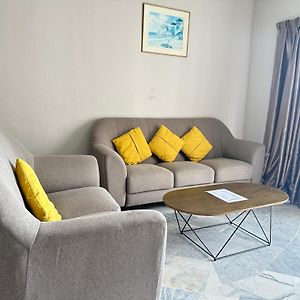 Apartmen standard dua bilik tidur
