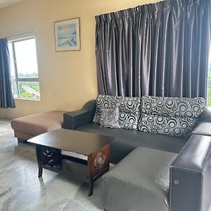 Apartmen tiga-bilik tidur